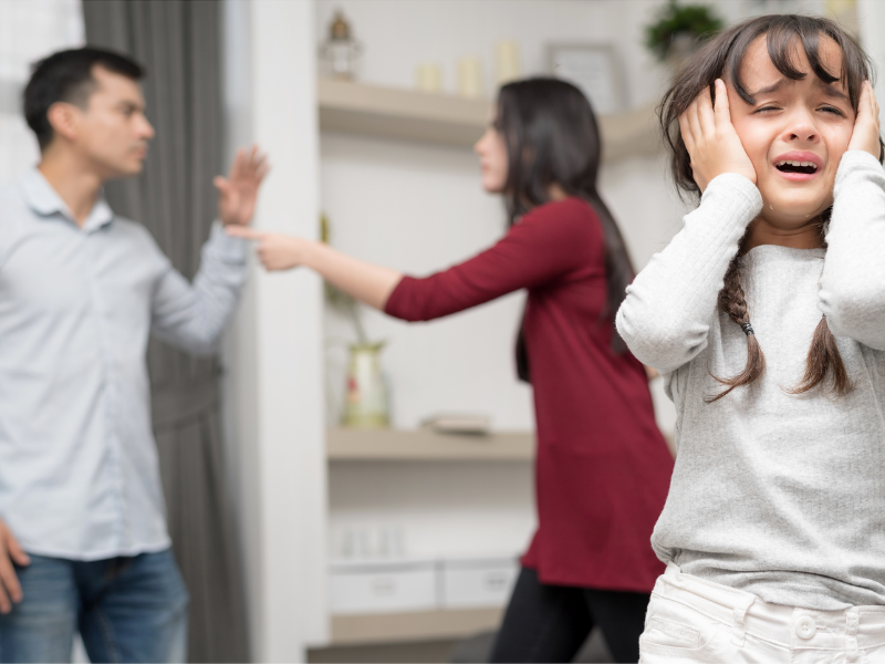Comment réduire votre douleur suite à la séparation conflictuelle de vos parents ?